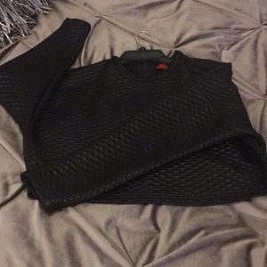 Akira Black waffle top